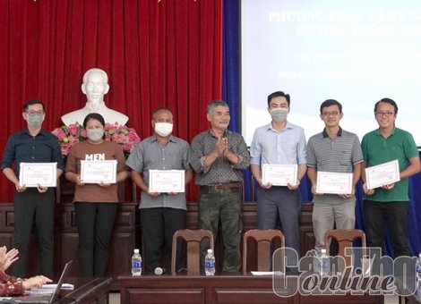 Tập huấn phương pháp và kỹ năng thể hiện đồ họa thông tin hiện đại