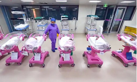 Trung Quốc tìm mọi cách ngăn đà giảm dân số