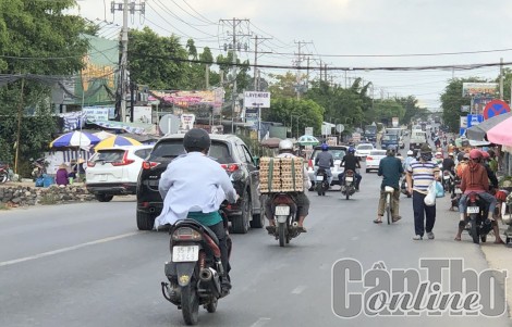 Khẩn trương lắp đặt hệ thống đèn chiếu sáng trên tuyến quốc lộ 91B