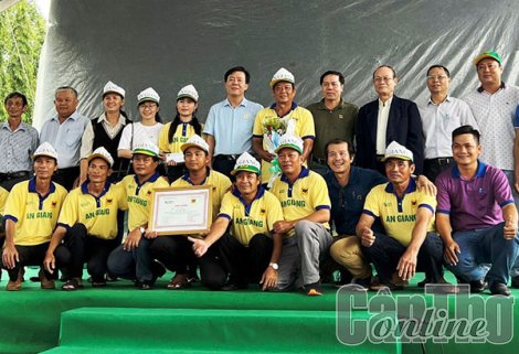 Nông dân tỉnh An Giang đoạt giải nhất Hội thi canh tác lúa thông minh thích ứng với biến đổi khí hậu vùng ĐBSCL