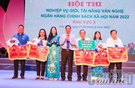 Kết thúc Hội thi Nghiệp vụ giỏi, tài năng văn nghệ Ngân hàng Chính sách xã hội năm 2022 khu vực X