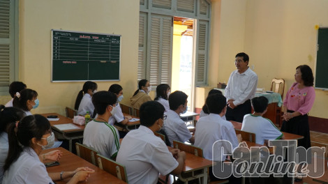 Khảo sát công tác đón học sinh ngày tựu trường