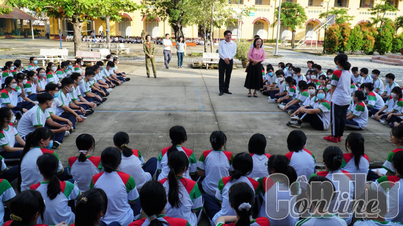 Học sinh Cần Thơ hân hoan ngày tựu trường