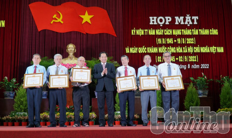 TP Cần Thơ long trọng kỷ niệm 77 năm Ngày Cách mạng tháng Tám thành công và Quốc khánh 2-9