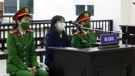 Đừng bị “lạc trôi” theo những lời tung hô, kích động