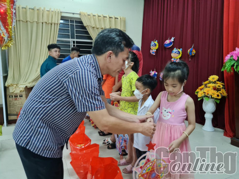 Tổ chức Lễ hội Trung thu kết hợp Chương trình “Tiếp sức tới trường” tại phường Thường Thạnh