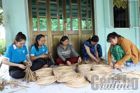 Giúp nhau phát triển kinh tế
