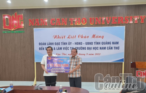 Mỗi năm tặng học bổng trị giá 1 tỉ đồng cho học sinh vượt khó học giỏi tại tỉnh Quảng Nam