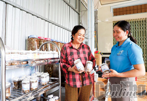 Mùa nước nổi, tất bật với nghề cá mắm