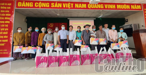 SCID khám bệnh và phát thuốc miễn phí cho 150 hộ nghèo tại huyện Phong Điền