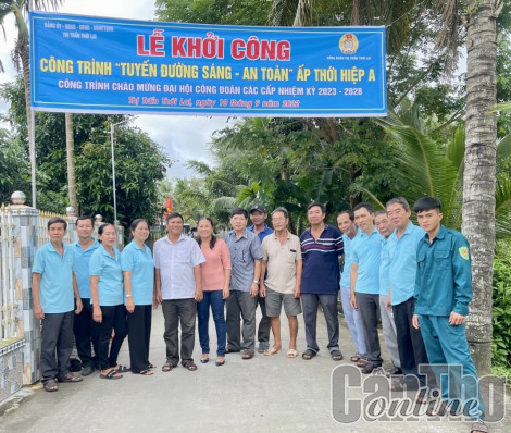 Thắp sáng tuyến đường, đảm bảo an toàn giao thông