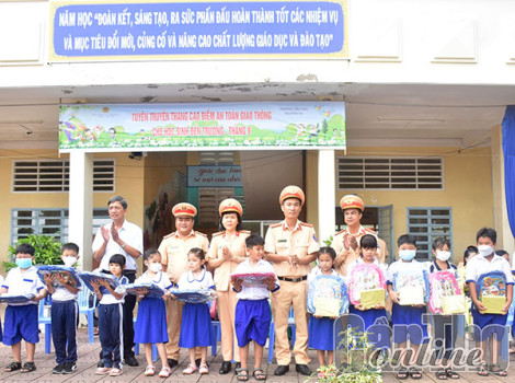 Phối hợp tuyên truyền Luật Giao thông đường thủy nội địa cho học sinh