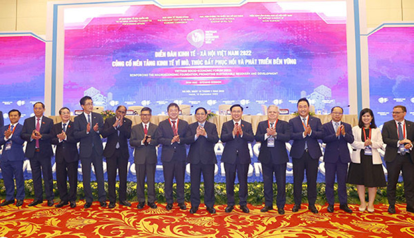 Củng cố nền tảng kinh tế vĩ mô, thúc đẩy phục hồi và phát triển bền vững