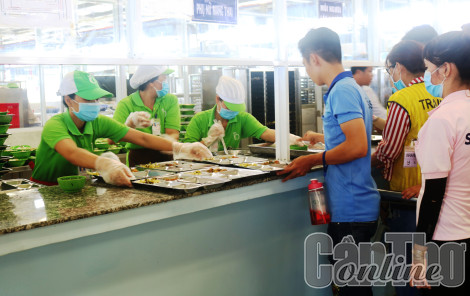Kết nối tiêu thụ thực phẩm an toàn với các bếp ăn tập thể