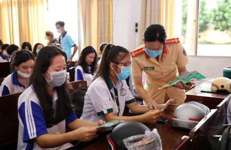Đoàn viên thanh niên tích cực giữ gìn trật tự an toàn giao thông