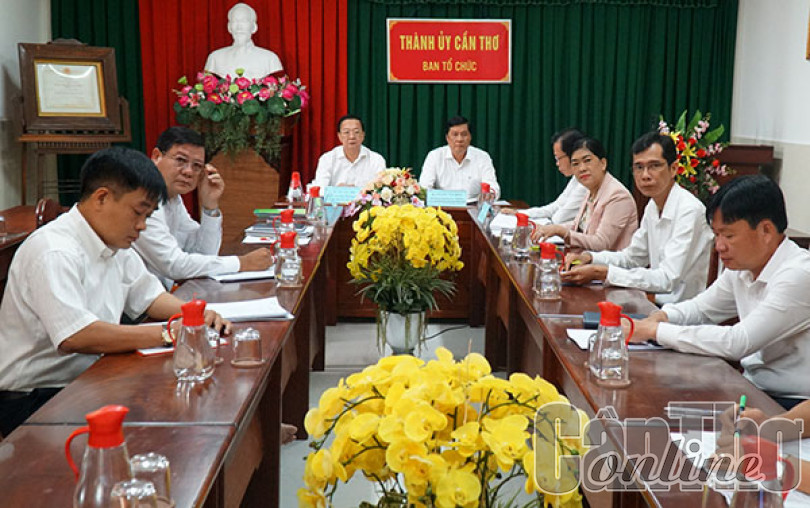 Quán triệt, tổ chức thực hiện nghiêm túc các quy định của Bộ Chính trị về công tác cán bộ