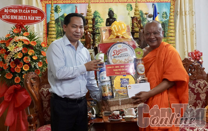 Lãnh đạo thành phố chúc mừng đồng bào dân tộc Khmer nhân dịp Lễ Sene Dolta       
