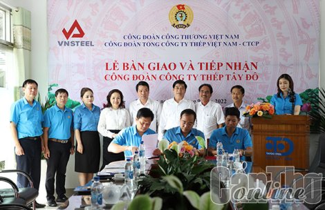 Bàn giao và tiếp nhận Công đoàn Công ty Thép Tây Ðô