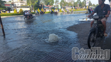 Triều cường đang lên cao
