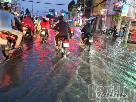 Đảm bảo an toàn cho người dân khi triều cường, mưa giông xuất hiện