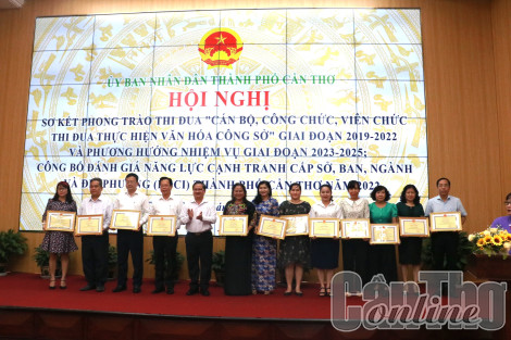 Đẩy mạnh thực hiện văn hóa công sở; nâng cao năng lực cạnh tranh cấp sở, ban ngành và địa phương