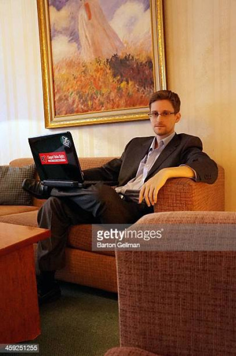 Edward Snowden trở thành công dân Nga
