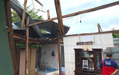 Cần Thơ: Mưa giông làm sập, tốc mái 34 căn nhà