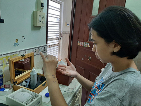 Những lưu ý cho bạn trẻ thích đeo kính áp tròng