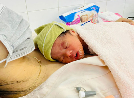 Mổ cấp cứu thành công cho sản phụ tiền sản giật sinh 3 con