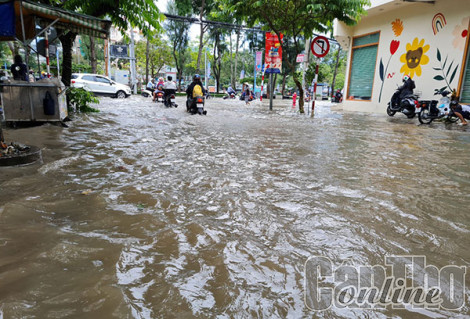 Triều cường đạt đỉnh, ngập  đô thị