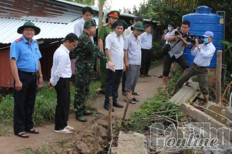 Huy động lực lượng ứng cứu tại các cồn và đường giao thông ngập sâu do triều cường