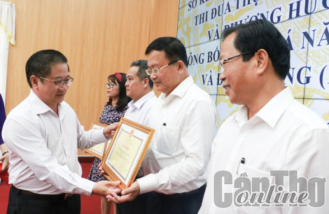 Xây dựng văn hóa công sở lành mạnh, văn minh và hiện đại