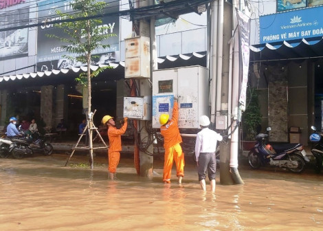 Cấp điện ổn định cho thành phố khi triều cường dâng cao