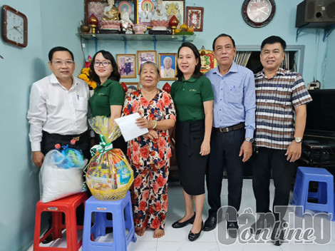 Báo Cần Thơ bàn giao “Căn nhà nhân ái”