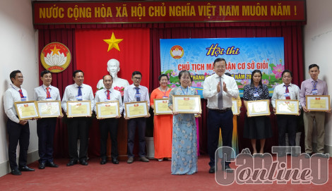 Thí sinh Lê Giang Thanh, Chủ tịch Ủy ban MTTQVN phường Hưng Lợi, đoạt giải Nhất