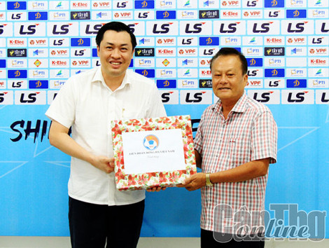 VFF tìm hiểu tình hình bóng đá Cần Thơ