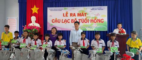 Ra mắt Câu lạc bộ Tuổi hồng Thạnh Quới