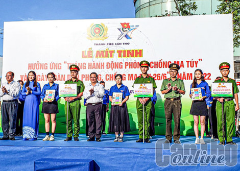 Ðẩy mạnh các hoạt động hưởng ứng 10 năm Ngày pháp luật nước Cộng hòa xã hội chủ nghĩa Việt Nam