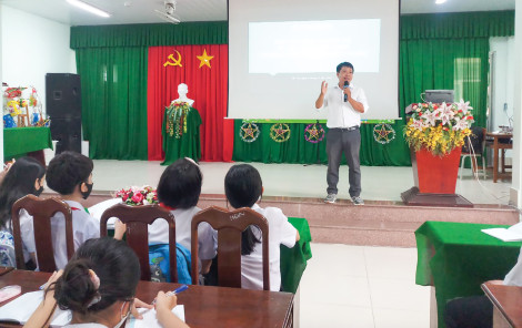 Nhiều học sinh chưa hiểu tác hại của thuốc lá điện tử