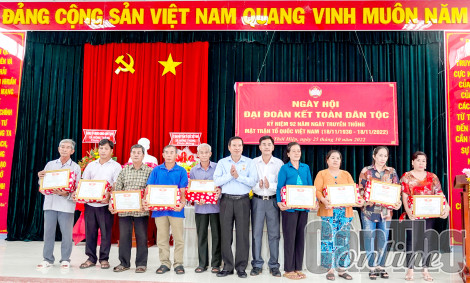 Cờ Đỏ: Tổ chức Ngày hội Đại đoàn kết toàn dân tộc