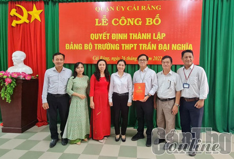 Công bố quyết định thành lập Ðảng bộ Trường THPT Trần Ðại Nghĩa