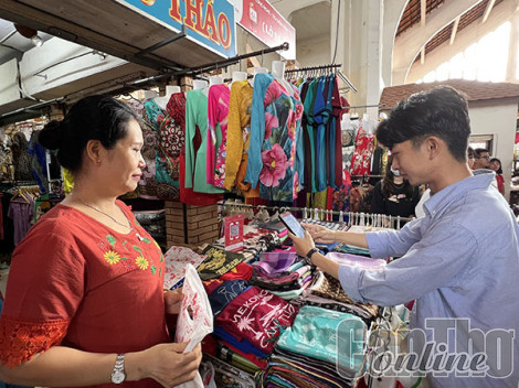 Ra mắt “Chợ 4.0 - thanh toán không dùng tiền mặt” tại chợ cổ Cần Thơ