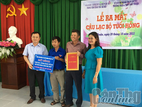 Ra mắt Câu lạc bộ Tuổi hồng Trường THCS&THPT Thới Thuận