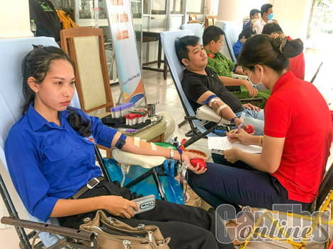 Ninh Kiều, Phong Ðiền tiếp nhận 420 đơn vị máu