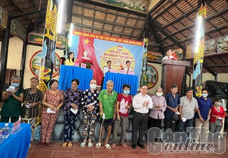 Quận Thốt Nốt, Cái Răng, Bình Thủy và huyện Thới Lai, Cờ Ðỏ tổ chức Ngày hội Ðại đoàn kết toàn dân tộc