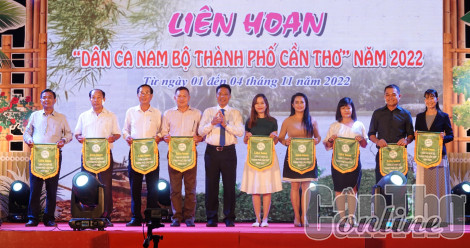 Hấp dẫn thi đàn, hát dân ca Nam Bộ