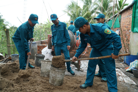 Thi đua hoàn thành xuất sắc nhiệm vụ chính trị