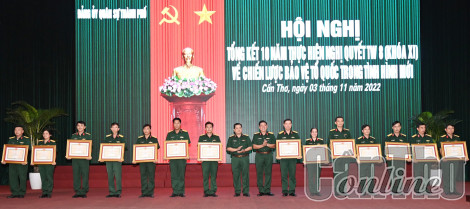 Xây dựng lực lượng vũ trang vững mạnh về chính trị, tư tưởng