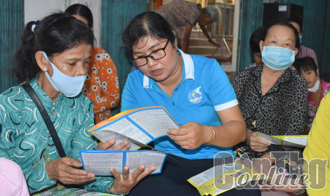 Tuyên truyền, vận động hội viên phụ nữ chấp hành pháp luật về an toàn giao thông