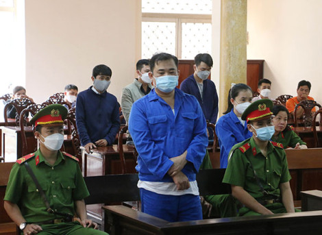 Người từng chi 20 tỉ đồng chạy điều chuyển Giám đốc Công an tỉnh An Giang lãnh 8 năm tù vì sản xuất, buôn bán hàng giả